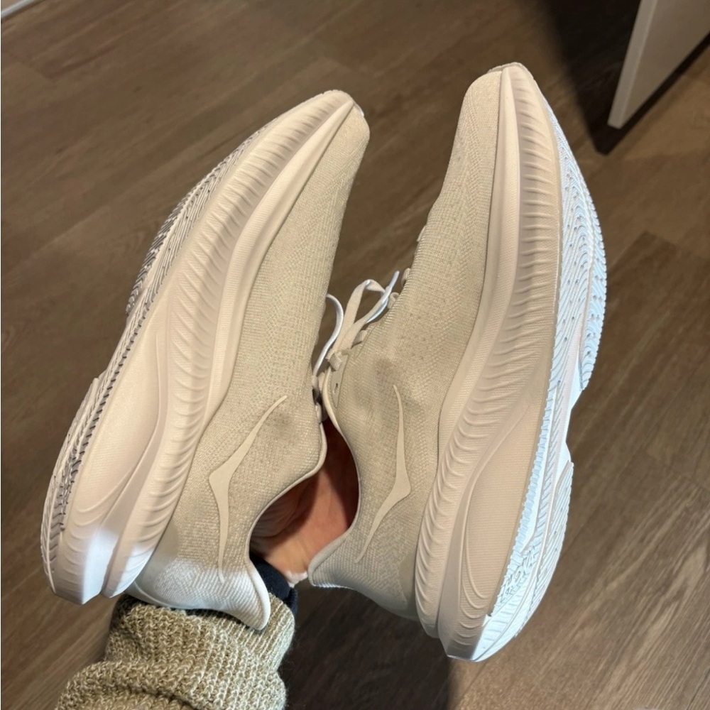Hoka Mach 6 LA White Size 10.5B - Picture 5 of 8